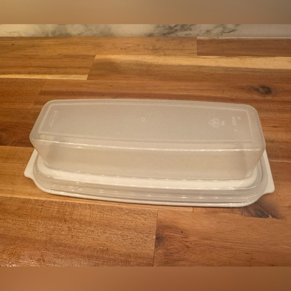 Rubbermaid Clear Plastic Butter Dish with Lid